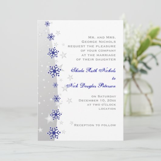 Blauw, zilvergrijs sneeuwvlok bruiloft uitnodiging (Staand voorkant)