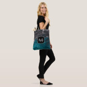 Blauw zwart ombre zee Monogram Tote Bag (Op model)