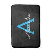 Blauw Zwarte Script Meisjesachtige Monogram Naam Badmat (Voorkant Verticaal)