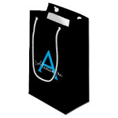 Blauw Zwarte Script Meisjesachtige Monogram Naam Klein Cadeauzakje (Voorkant Gekanteld)