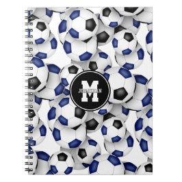 blauw-zwarte voetbalpatroon met monogram notitieboek