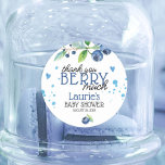 Blauwbes Berry Hartelijk dank voor Berry Ronde Sticker<br><div class="desc">Deze bosbessen dank je dat je veel sticker aanplant is perfect om de komst van een "Berry Sweet Baby" te vieren. Het ontwerp biedt delicate waterverf bosbessen,  waardoor een charmant en griezelig gevoel ontstaat. De sticker is perfect voor feestjes,  enveloppen of cadeautassen.</div>