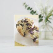 Blauwbes met een witte bord briefkaart (Staand voorkant)