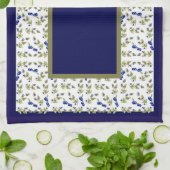 Blauwbessen op keukenhanddoek aan de wijngrens (Gevouwen)