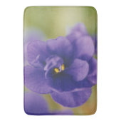 Blauwbloeiende bloem van Violet Saintpaulia Zoomed Badmat (Voorkant Verticaal)