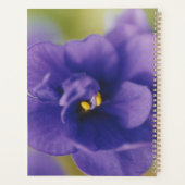 Blauwbloeiende bloem van Violet Saintpaulia Zoomed Planner (Achterkant)