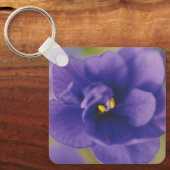 Blauwbloeiende bloem van Violet Saintpaulia Zoomed Sleutelhanger (Voorkant)