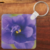 Blauwbloeiende bloem van Violet Saintpaulia Zoomed Sleutelhanger (Achterkant)