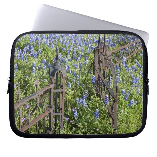 Blauwbonen en filmpjes rond het kerkhof laptop sleeve (Voorkant)