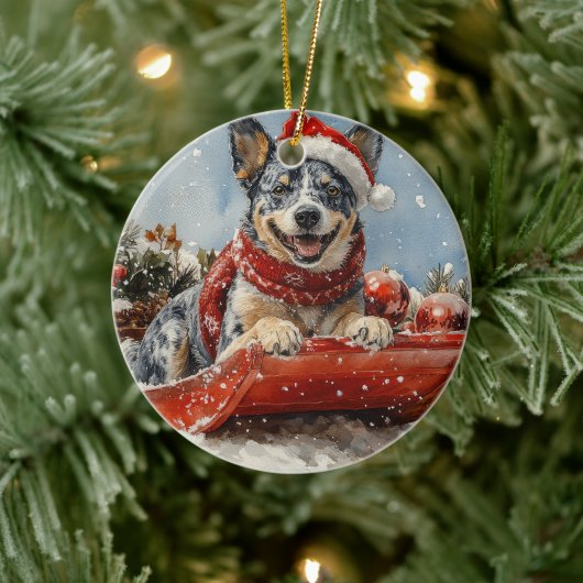 Blauwde Hond in slee Laat het sneeuwen Kerstmis Keramisch Ornament (Boom)