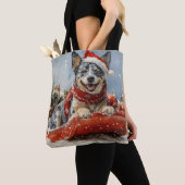 Blauwde Hond in slee Laat het sneeuwen Kerstmis Tote Bag (Dichtbij)