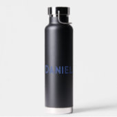 Blauwe aangepaste naam op zwart waterfles (Links)