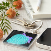 Blauwe aardbei neon look op zwarte schattige bes sleutelhanger (Voorkant Rechts)