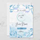 Blauwe achtergrond bloemenverjaardagsuitnodiging kaart (Voorkant)