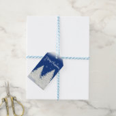 Blauwe achtergrond met kerstboom cadeaulabel (Met Touw)