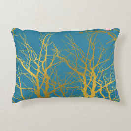 Blauwe achtergrond van gouden boomvertakkingen accent kussen