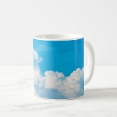 Blauwe achtergrond wolken wit koffiemok (Voorkant rechts)