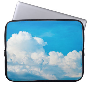 Blauwe achtergrond wolken wit laptop sleeve