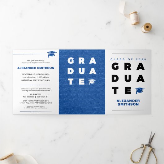 Blauwe, AFSTUDEREN letters en Pet Afstuderen Drieluik Aankondiging (Buitenkant)