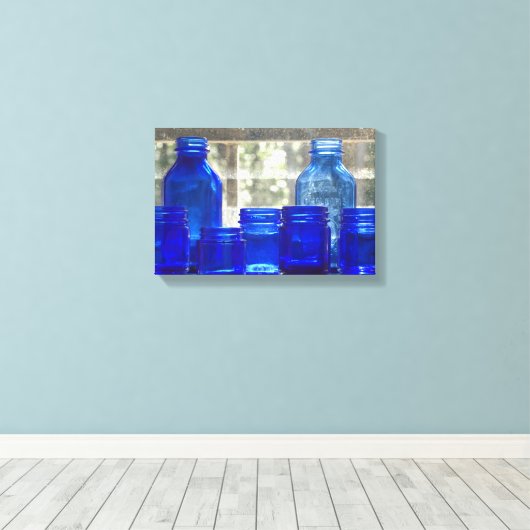 Blauwe Antiek glazen flessen (canvasafdruk) Canvas Afdruk (Insitu (Houten vloer))