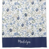Blauwe Aquarel Wilde Bloem Monogram Naam Douchegordijn (Voorkant)