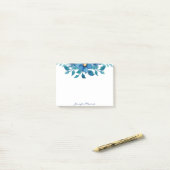 Blauwe aquarelbloemen gepersonaliseerd post-it® notes (Op bureau)
