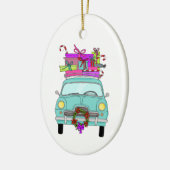 Blauwe auto met kerstcadeaus keramisch ornament (Links)