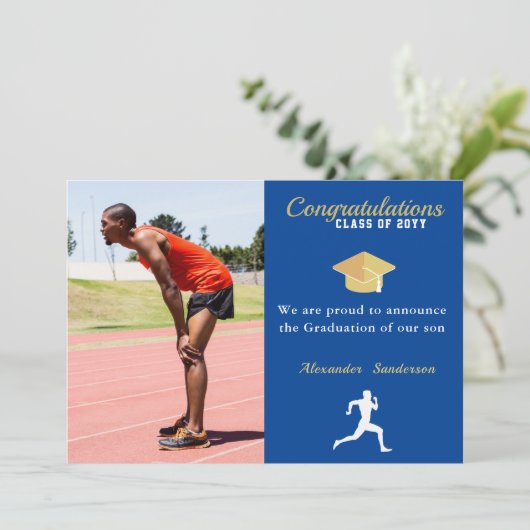 Blauwe baanklasse van het Spoor van 2022 afstudere Aankondiging (Staand voorkant)