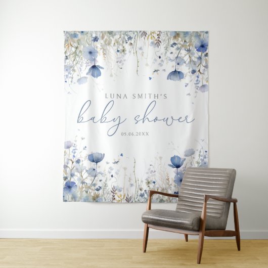 Blauwe Baby in Bloom Wildflower Baby shower Achter Wandkleed (In situ)