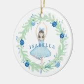 Blauwe ballerina en kerstkrans keramisch ornament (Links)