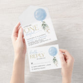 Blauwe ballon, eucalyptus, groen, eerste verjaarda all in one uitnodiging (Afscheurbaar)