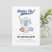 Blauwe Batter Up-honkbal eerste verjaardagsuitnodi Kaart (Staand voorkant)