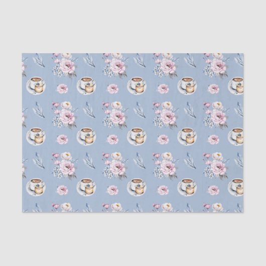 Blauwe beker van thee met roze bloemen tissuepapier (Voorkant)