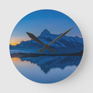 Blauwe Berg Zonsondergang Waterreflectie Ronde Klok