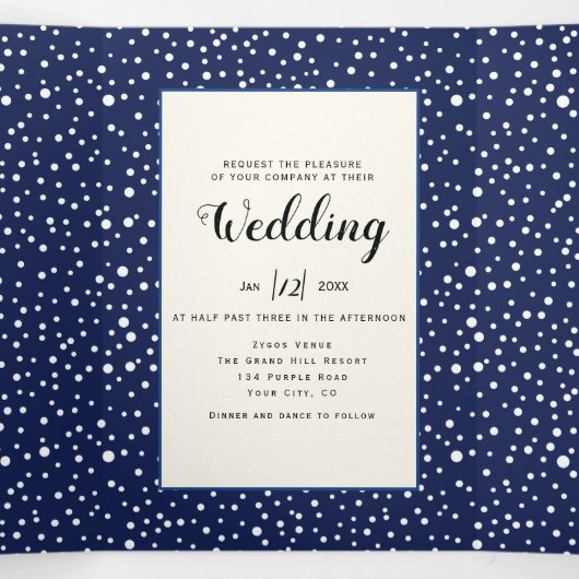 Blauwe bergen en bomen foto winter bruiloft drieluik uitnodiging (Binnenkant midden)