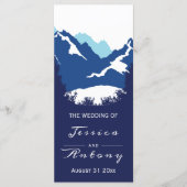 Blauwe bergen en coniferen bomen bruiloft programm programmakaart (Voorkant)