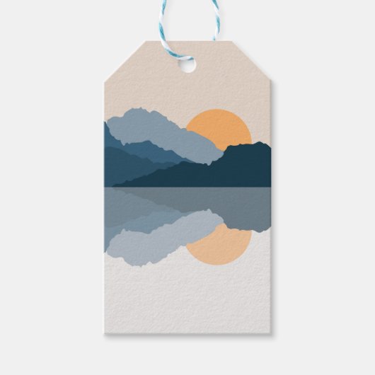 Blauwe bergen weerspiegeld in het meer cadeaulabel (Voorkant)