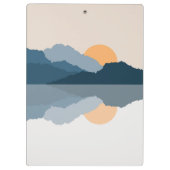 Blauwe bergen weerspiegeld in het meer klembord (Achterkant)