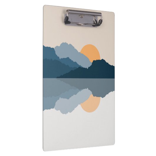 Blauwe bergen weerspiegeld in het meer klembord (Rechts)