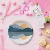 Blauwe bergen weerspiegeld in het meer papieren bordje (Feest)