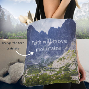 Blauwe bergtoppen en een vallei tote bag