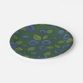 Blauwe bessen op donkergroen papieren bordje (Gekanteld)