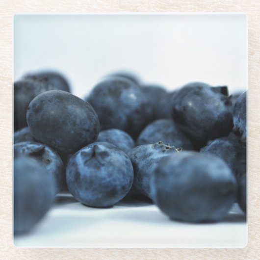 Blauwe bessen op witte tafel glazen onderzetter (Voorkant)