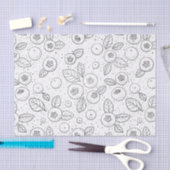 Blauwe bessen op zwart en wit tissuepapier (Craft)