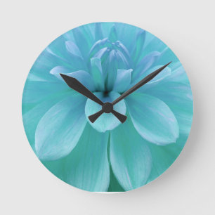 Blauwe blauwe wand van turquoise lichtgroen ronde klok