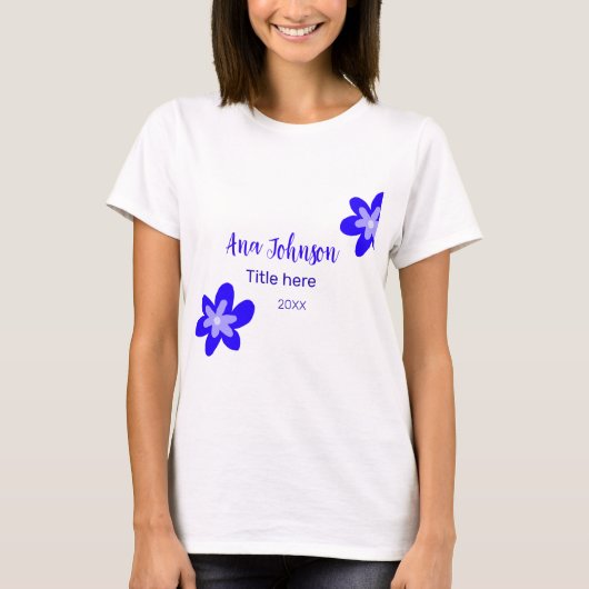 Blauwe bloem doodle naam titel jaar 20XX beroep T-shirt (Voorkant)