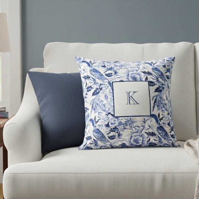 Blauwe Bloem Franse Landelijke Monogram  Kussen (Creator heeft geüpload)