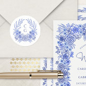 Blauwe Bloem Monogram Krans Trouwen Ronde Sticker