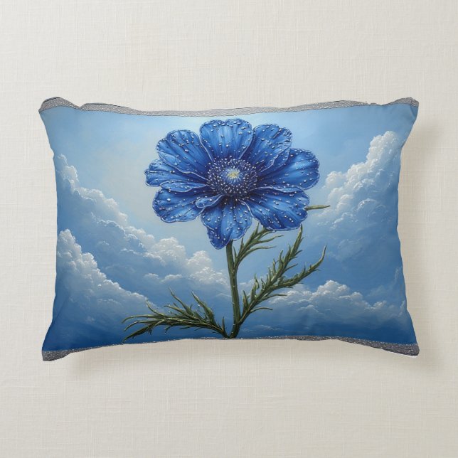 Blauwe Bloem Tegen Heldere Bewolkte Lucht Accent Kussen (Voorkant)