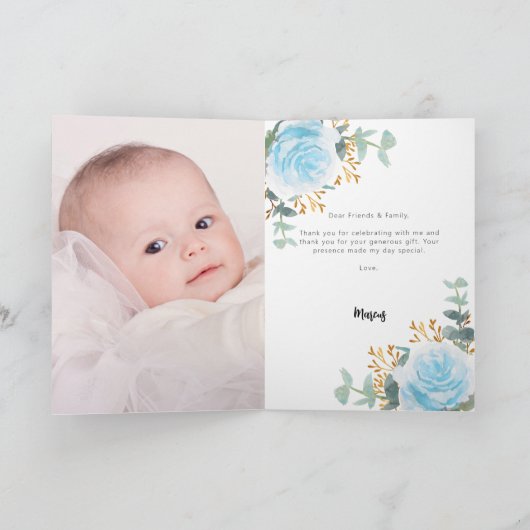 Blauwe bloemblaadjes eucalyptus kruis foto doop bedankkaart (Binnen)